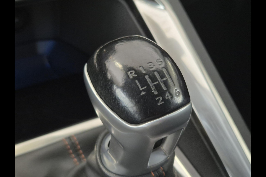 Peugeot 3008 1.2 PureTech Allure | Limited | Navigatie | Apple CarPlay / Android Auto | Parkeersensoren voor / achter | Climate Control |