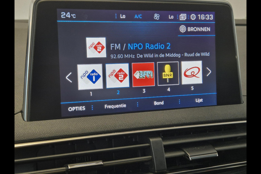 Peugeot 3008 1.2 PureTech Allure | Limited | Navigatie | Apple CarPlay / Android Auto | Parkeersensoren voor / achter | Climate Control |