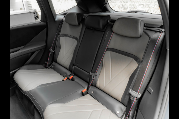 BMW iX3 50 xDrive - Direct Beschikbaar - M-Sport Pro - Pano - Individual Leder