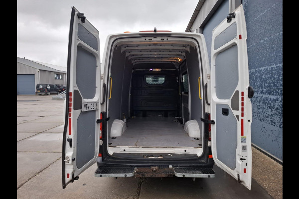 Volkswagen Crafter 35 2.0 TDI L3H3 EL Highline AIRCO / CRUISE CONTROLE / TREKHAAK / NAVI / CARPLAY