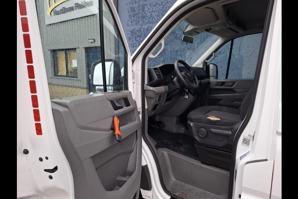 Volkswagen Crafter 35 2.0 TDI L3H3 EL Highline AIRCO / CRUISE CONTROLE / TREKHAAK / NAVI / CARPLAY