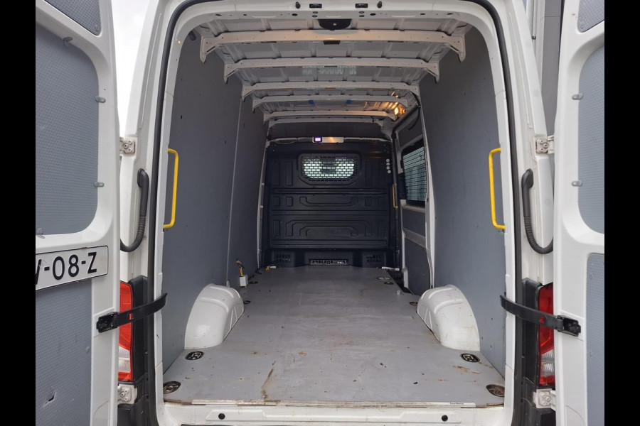 Volkswagen Crafter 35 2.0 TDI L3H3 EL Highline AIRCO / CRUISE CONTROLE / TREKHAAK / NAVI / CARPLAY