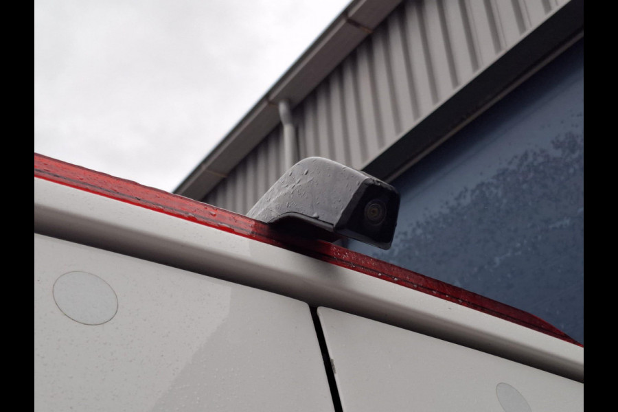 Volkswagen Crafter 35 2.0 TDI L3H3 EL Highline AIRCO / CRUISE CONTROLE / TREKHAAK / NAVI / CARPLAY