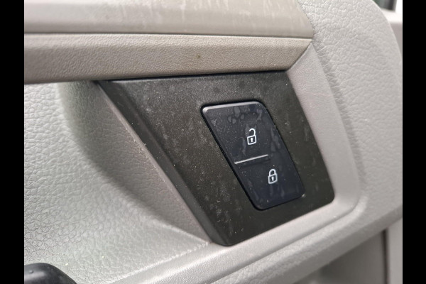 Volkswagen Crafter 35 2.0 TDI L3H3 EL Highline AIRCO / CRUISE CONTROLE / TREKHAAK / NAVI / CARPLAY