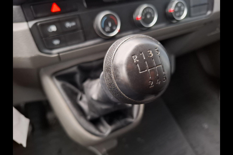 Volkswagen Crafter 35 2.0 TDI L3H3 EL Highline AIRCO / CRUISE CONTROLE / TREKHAAK / NAVI / CARPLAY