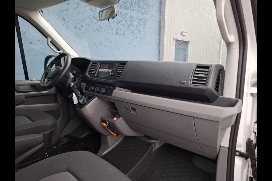 Volkswagen Crafter 35 2.0 TDI L3H3 EL Highline AIRCO / CRUISE CONTROLE / TREKHAAK / NAVI / CARPLAY