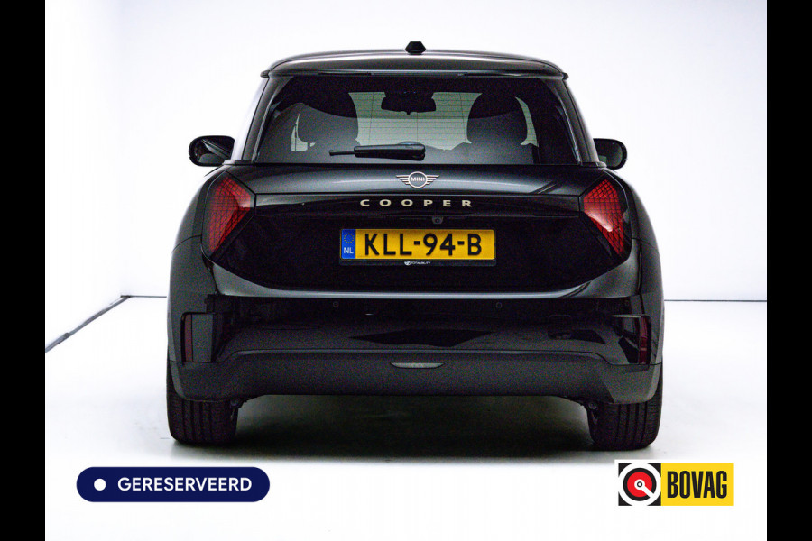 MINI Cooper E Blackyard 40.7 kWh | Head-Up | Stoelverw. | Draadloze lader | 17"LMV | Extra getint glas achter | Led | Cruise | Parkeersensoren | Nieuw model | NL auto | Fabrieksgarantie |