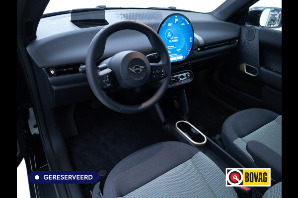 MINI Cooper E Blackyard 40.7 kWh | Head-Up | Stoelverw. | Draadloze lader | 17"LMV | Extra getint glas achter | Led | Cruise | Parkeersensoren | Nieuw model | NL auto | Fabrieksgarantie |