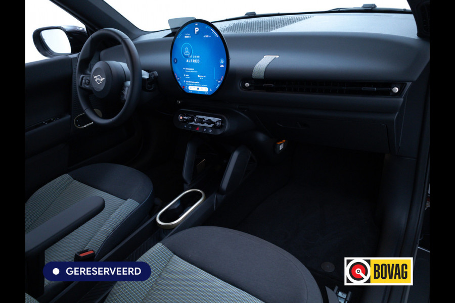 MINI Cooper E Blackyard 40.7 kWh | Head-Up | Stoelverw. | Draadloze lader | 17"LMV | Extra getint glas achter | Led | Cruise | Parkeersensoren | Nieuw model | NL auto | Fabrieksgarantie |