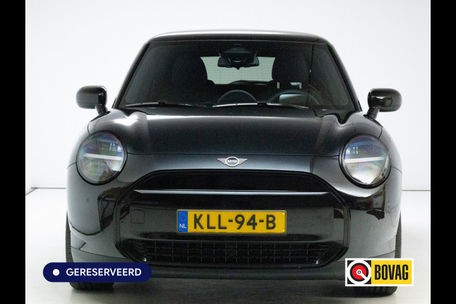 MINI Cooper E Blackyard 40.7 kWh | Head-Up | Stoelverw. | Draadloze lader | 17"LMV | Extra getint glas achter | Led | Cruise | Parkeersensoren | Nieuw model | NL auto | Fabrieksgarantie |