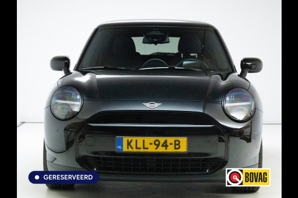 MINI Cooper E Blackyard 40.7 kWh | Head-Up | Stoelverw. | Draadloze lader | 17"LMV | Extra getint glas achter | Led | Cruise | Parkeersensoren | Nieuw model | NL auto | Fabrieksgarantie |
