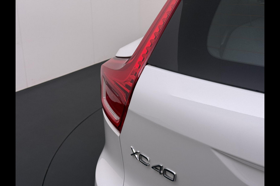 Volvo XC40 1.5 T5 Twin Engine Momentum Pro VAN:27.900,- VOOR:24.877,- UW HERFSTVOORDEEL:3.023,- | ORIGINEEL NEDERLANDSE AUTO MET NAP | PLUG-IN HYBRIDE | PILOT ASSIST | ADAPTIVE CRUISE CONTROL | ELEKTRISCHE ACHTERKLEP | STOELVERWARMING |ALL IN  RIJKLAAR GELEVERD MET 12 MAANDEN BOVAG-GARANTIE