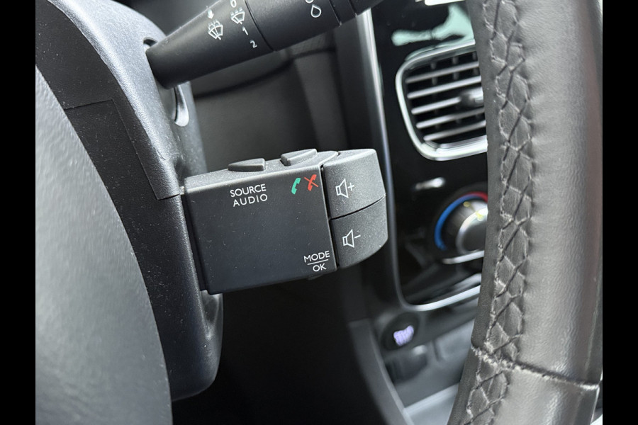 Renault Clio 90PK 5drs Navi Airco Bluetooth Pdc Keyless Cruise Control Limited Smartphone integratie Isofix DAB Lmv Privacy Glas Led Origineel Nederlandse Auto