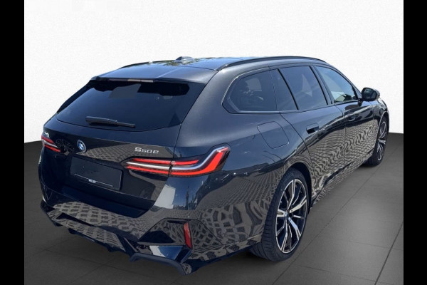 BMW 5 Serie Touring 550e xDrive M-SPORT ** PANORAMA, IVORY LEDER, TREKH, 20-inch LMV, ADAPT. CRUISE ** 1e EIG - UNGALLFREI - Ex. BMW ** ** INFORMEER OOK NAAR ONZE AANTREKKELIJKE FINANCIAL-LEASE TARIEVEN **