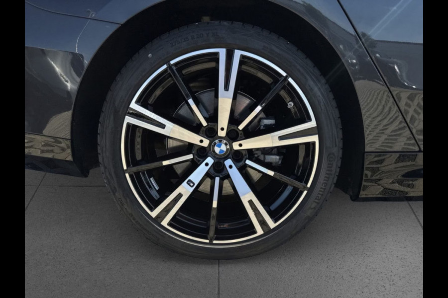 BMW 5 Serie Touring 550e xDrive M-SPORT ** PANORAMA, IVORY LEDER, TREKH, 20-inch LMV, ADAPT. CRUISE ** 1e EIG - UNGALLFREI - Ex. BMW ** ** INFORMEER OOK NAAR ONZE AANTREKKELIJKE FINANCIAL-LEASE TARIEVEN **