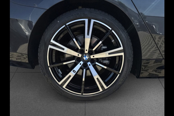 BMW 5 Serie Touring 550e xDrive M-SPORT ** PANORAMA, IVORY LEDER, TREKH, 20-inch LMV, ADAPT. CRUISE ** 1e EIG - UNGALLFREI - Ex. BMW ** ** INFORMEER OOK NAAR ONZE AANTREKKELIJKE FINANCIAL-LEASE TARIEVEN **