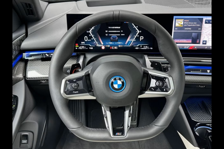 BMW 5 Serie Touring 550e xDrive M-SPORT ** PANORAMA, IVORY LEDER, TREKH, 20-inch LMV, ADAPT. CRUISE ** 1e EIG - UNGALLFREI - Ex. BMW ** ** INFORMEER OOK NAAR ONZE AANTREKKELIJKE FINANCIAL-LEASE TARIEVEN **