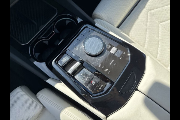 BMW 5 Serie Touring 550e xDrive M-SPORT ** PANORAMA, IVORY LEDER, TREKH, 20-inch LMV, ADAPT. CRUISE ** 1e EIG - UNGALLFREI - Ex. BMW ** ** INFORMEER OOK NAAR ONZE AANTREKKELIJKE FINANCIAL-LEASE TARIEVEN **