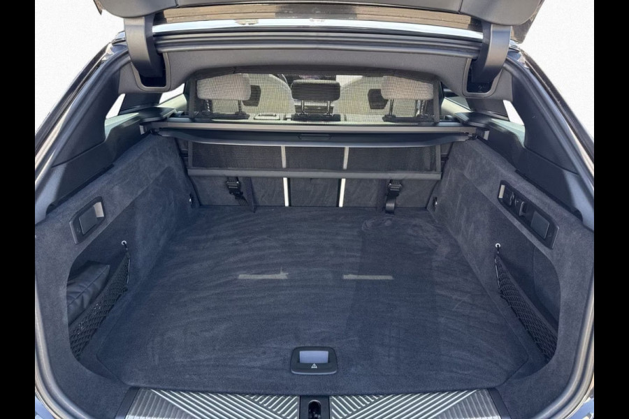 BMW 5 Serie Touring 550e xDrive M-SPORT ** PANORAMA, IVORY LEDER, TREKH, 20-inch LMV, ADAPT. CRUISE ** 1e EIG - UNGALLFREI - Ex. BMW ** ** INFORMEER OOK NAAR ONZE AANTREKKELIJKE FINANCIAL-LEASE TARIEVEN **