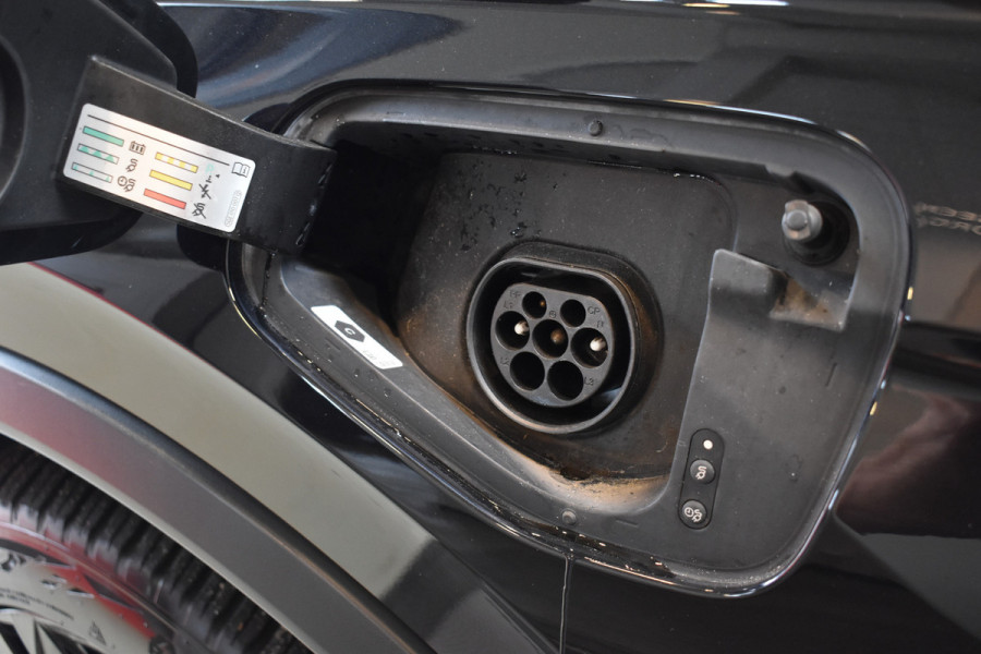 Volkswagen Tiguan 1.4 TSI eHybrid R-Line Business+ Black edition Plugin-hybride 1e eigenaar Pano 245pk