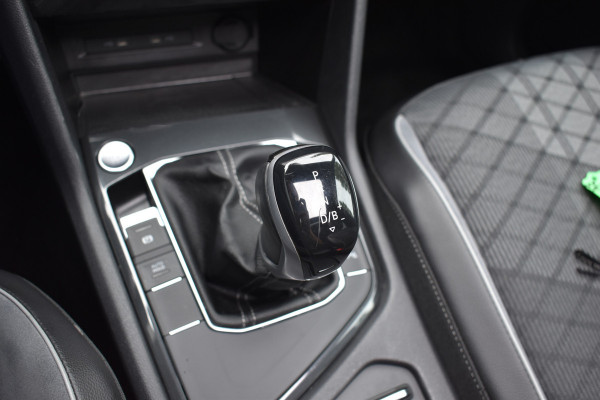 Volkswagen Tiguan 1.4 TSI eHybrid R-Line Business+ Black edition Plugin-hybride 1e eigenaar Pano 245pk