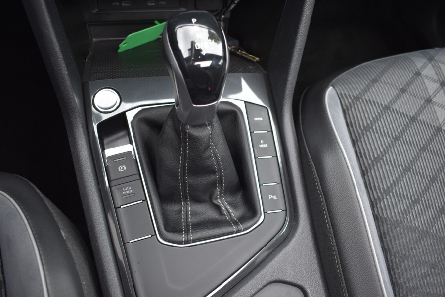 Volkswagen Tiguan 1.4 TSI eHybrid R-Line Business+ Black edition Plugin-hybride 1e eigenaar Pano 245pk
