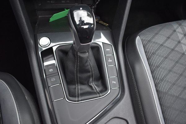 Volkswagen Tiguan 1.4 TSI eHybrid R-Line Business+ Black edition Plugin-hybride 1e eigenaar Pano 245pk