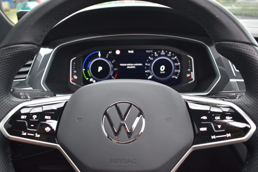 Volkswagen Tiguan 1.4 TSI eHybrid R-Line Business+ Black edition Plugin-hybride 1e eigenaar Pano 245pk