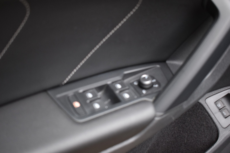 Volkswagen Tiguan 1.4 TSI eHybrid R-Line Business+ Black edition Plugin-hybride 1e eigenaar Pano 245pk