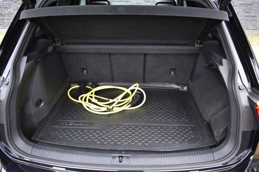 Volkswagen Tiguan 1.4 TSI eHybrid R-Line Business+ Black edition Plugin-hybride 1e eigenaar Pano 245pk
