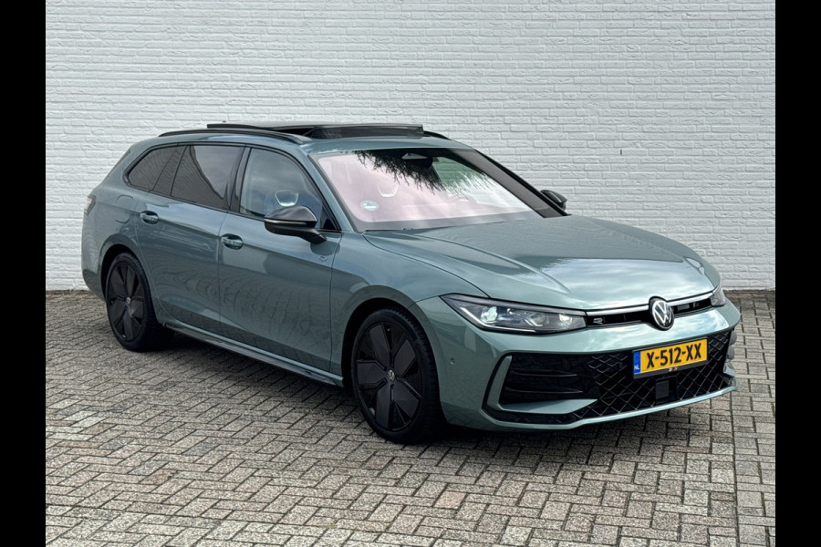Volkswagen Passat Variant 1.5 eTSI R-Line Panorama Massage stoelen Sfeer verlichting All season banden Bomvolle uitvoering