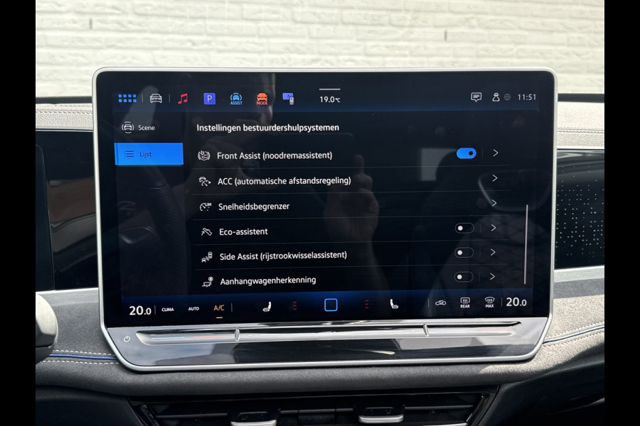 Volkswagen Passat Variant 1.5 eTSI R-Line Panorama Massage stoelen Sfeer verlichting All season banden Bomvolle uitvoering