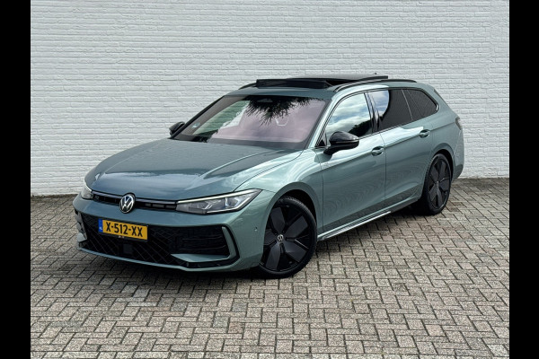 Volkswagen Passat Variant 1.5 eTSI R-Line Panorama Massage stoelen Sfeer verlichting All season banden Bomvolle uitvoering