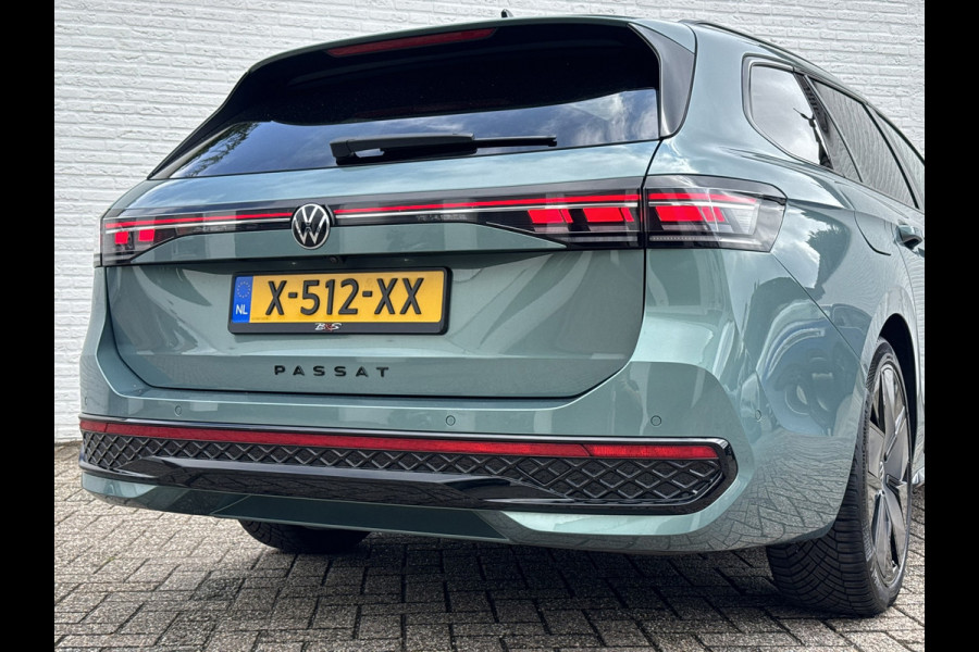 Volkswagen Passat Variant 1.5 eTSI R-Line Panorama Massage stoelen Sfeer verlichting All season banden Bomvolle uitvoering