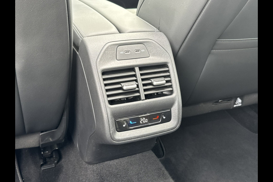 Volkswagen Passat Variant 1.5 eTSI R-Line Panorama Massage stoelen Sfeer verlichting All season banden Bomvolle uitvoering