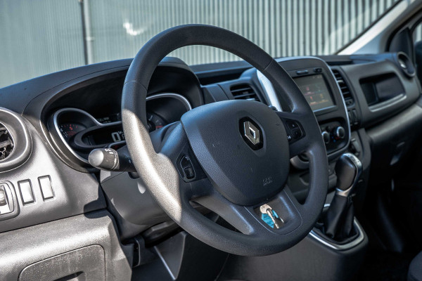 Renault Trafic 2.0 dCi 145 L2H1 | Automaat | 145 PK | 3-Zits | Camera | Cruise | Airco | Trekhaak