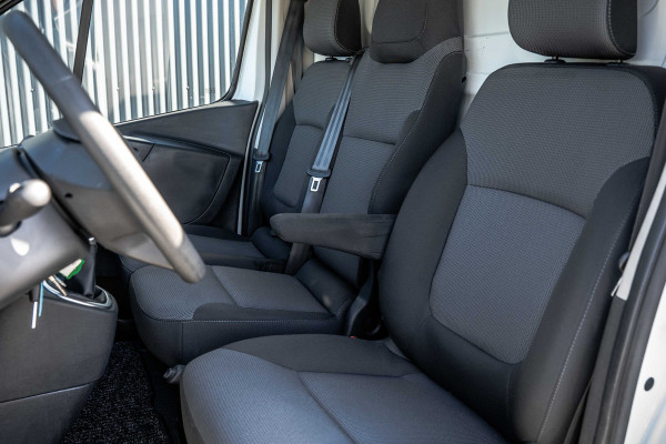 Renault Trafic 2.0 dCi 145 L2H1 | Automaat | 145 PK | 3-Zits | Camera | Cruise | Airco | Trekhaak