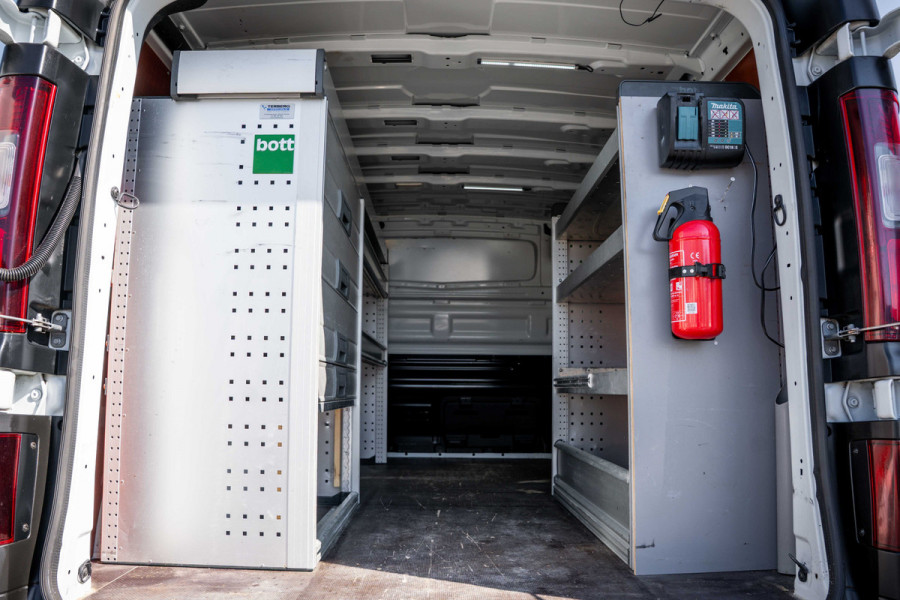 Renault Trafic 2.0 dCi 145 L2H1 | Automaat | 145 PK | 3-Zits | Camera | Cruise | Airco | Trekhaak