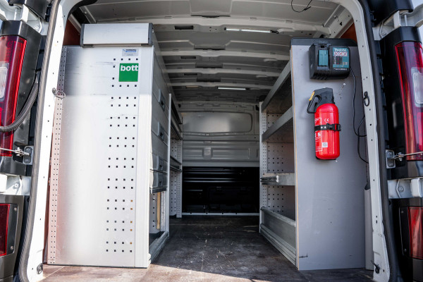 Renault Trafic 2.0 dCi 145 L2H1 | Automaat | 145 PK | 3-Zits | Camera | Cruise | Airco | Trekhaak