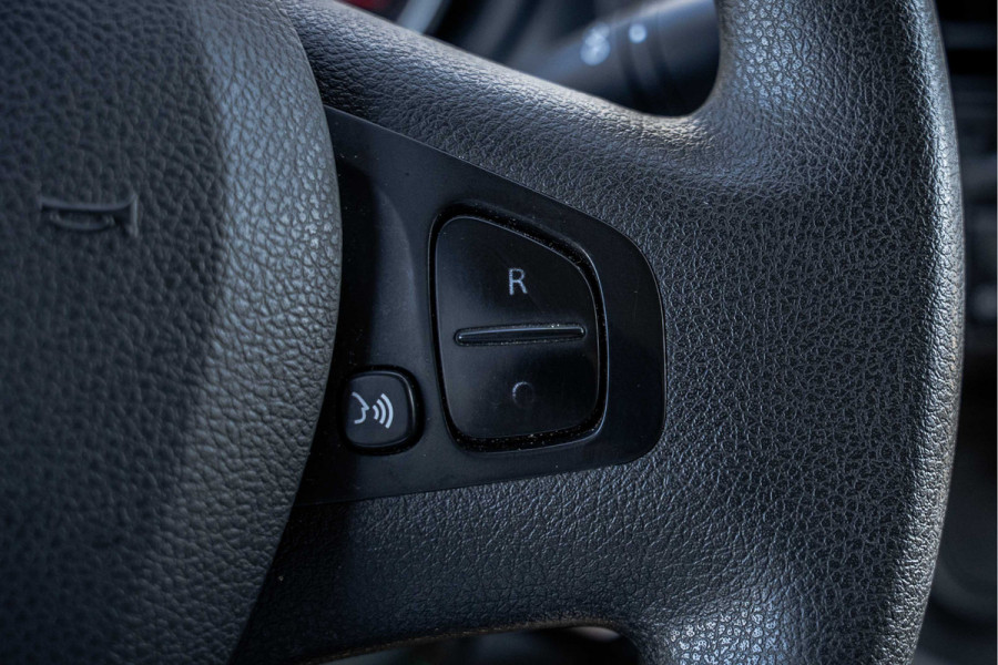 Renault Trafic 2.0 dCi 145 L2H1 | Automaat | 145 PK | 3-Zits | Camera | Cruise | Airco | Trekhaak