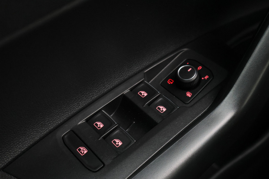 Volkswagen Polo 1.0 TSI Highline R-Line LED, Virtual Cockpit, Climate, Apple Carplay, ACC, PDC, 17"