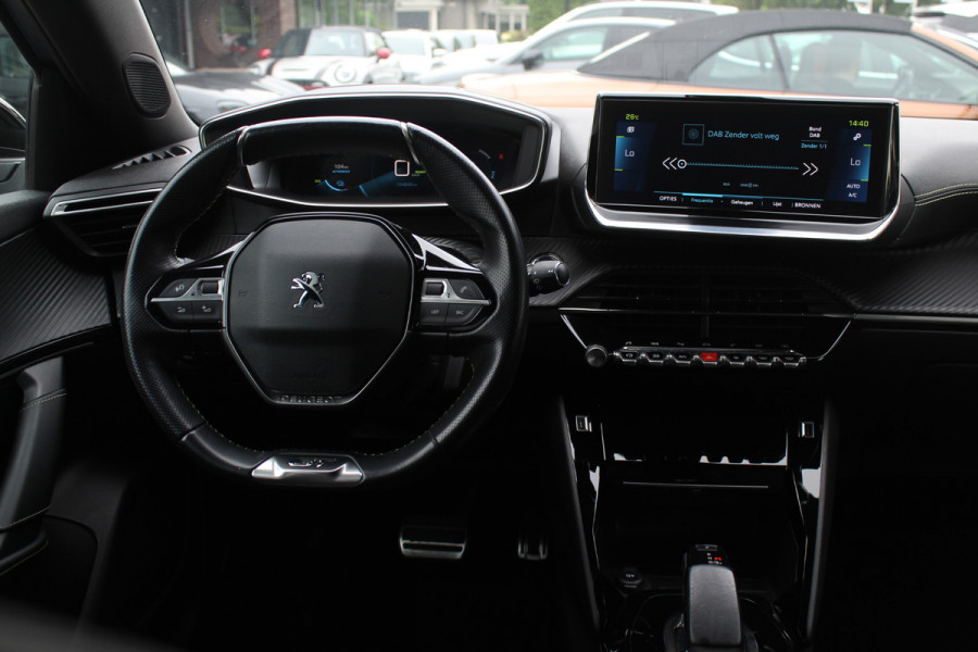 Peugeot e-2008 EV GT 50 kWh / SoH 90,6% / Camera / Half leder / Virtual Cockpit / 18'' / LED Koplampen / Keyless / Navigatie / Cruise Control