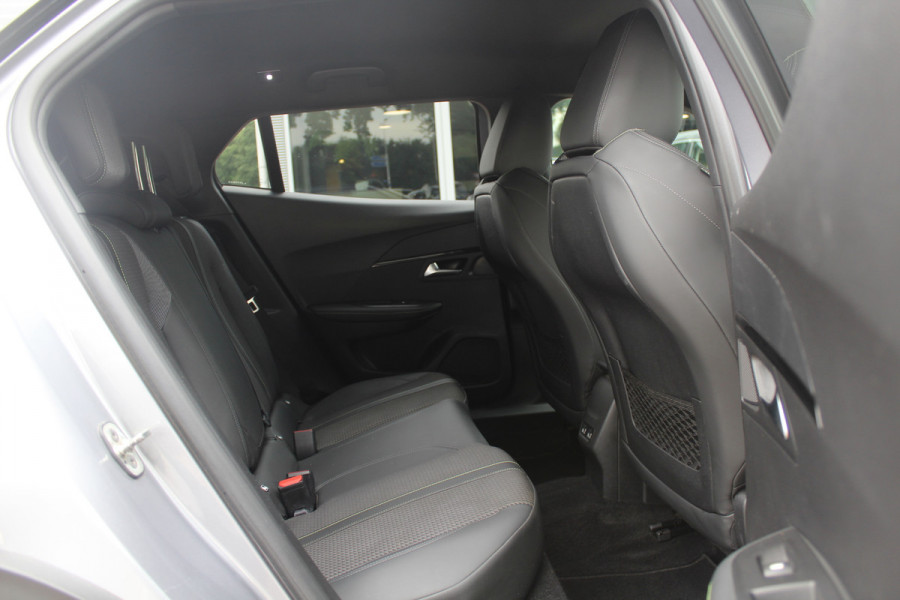 Peugeot e-2008 EV GT 50 kWh / SoH 90,6% / Camera / Half leder / Virtual Cockpit / 18'' / LED Koplampen / Keyless / Navigatie / Cruise Control