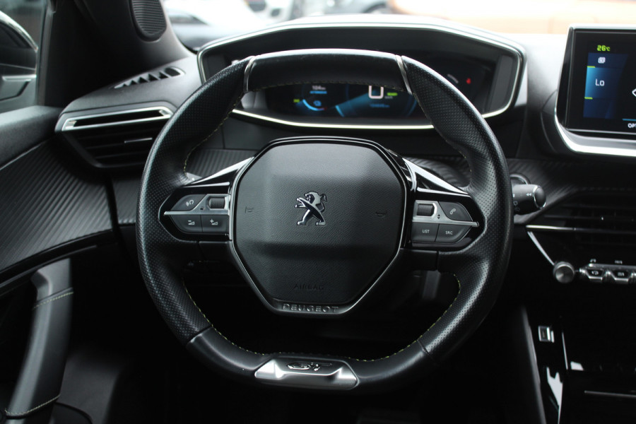 Peugeot e-2008 EV GT 50 kWh / SoH 90,6% / Camera / Half leder / Virtual Cockpit / 18'' / LED Koplampen / Keyless / Navigatie / Cruise Control