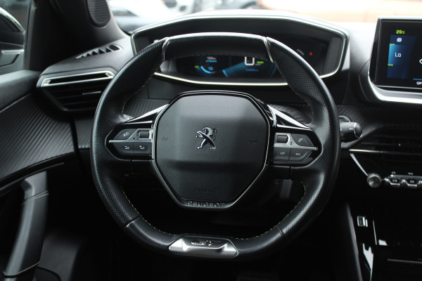 Peugeot e-2008 EV GT 50 kWh / SoH 90,6% / Camera / Half leder / Virtual Cockpit / 18'' / LED Koplampen / Keyless / Navigatie / Cruise Control