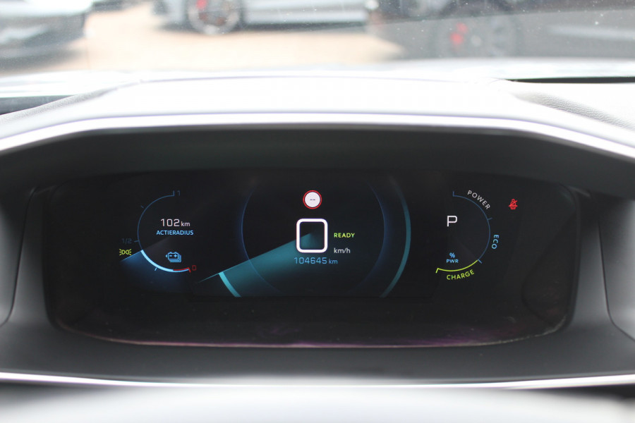 Peugeot e-2008 EV GT 50 kWh / SoH 90,6% / Camera / Half leder / Virtual Cockpit / 18'' / LED Koplampen / Keyless / Navigatie / Cruise Control