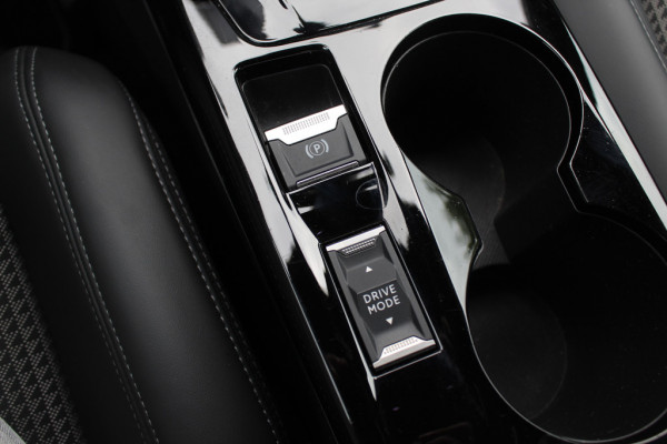 Peugeot e-2008 EV GT 50 kWh / SoH 90,6% / Camera / Half leder / Virtual Cockpit / 18'' / LED Koplampen / Keyless / Navigatie / Cruise Control