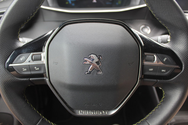 Peugeot e-2008 EV GT 50 kWh / SoH 90,6% / Camera / Half leder / Virtual Cockpit / 18'' / LED Koplampen / Keyless / Navigatie / Cruise Control