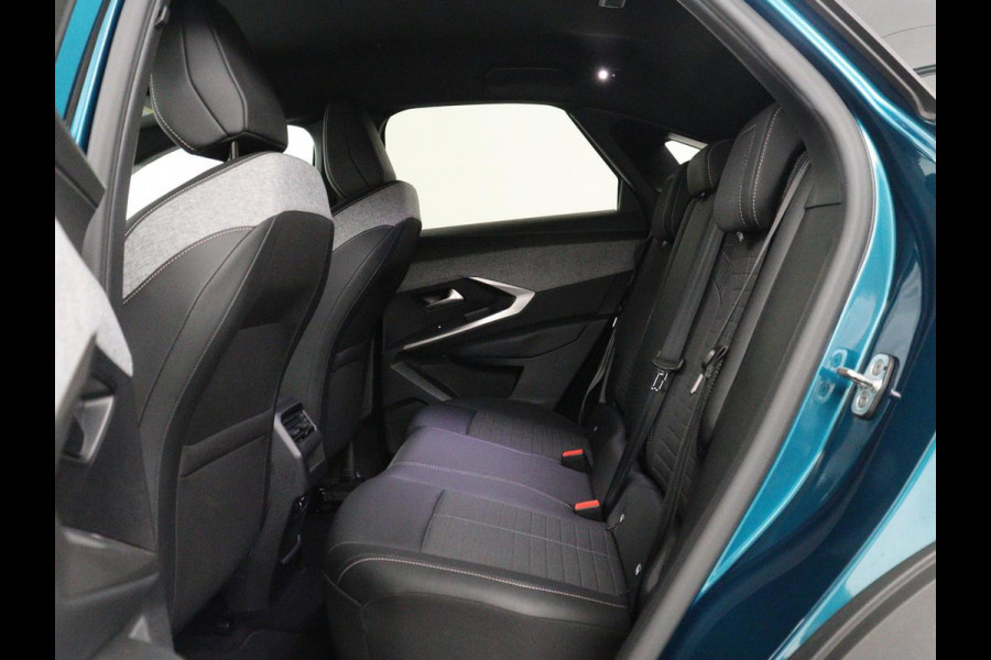 Peugeot e-3008 Allure 73 kWh | SOH 96,7% | Half leder | Adaptive cruise | Carplay | 360  Camera | 3 zone klimaat | Virtueel dashboard | Keyless | 19" velgen