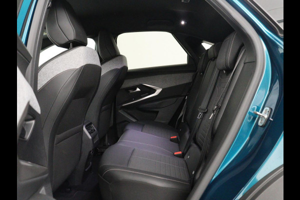 Peugeot e-3008 Allure 73 kWh | SOH 96,7% | Half leder | Adaptive cruise | Carplay | 360  Camera | 3 zone klimaat | Virtueel dashboard | Keyless | 19" velgen